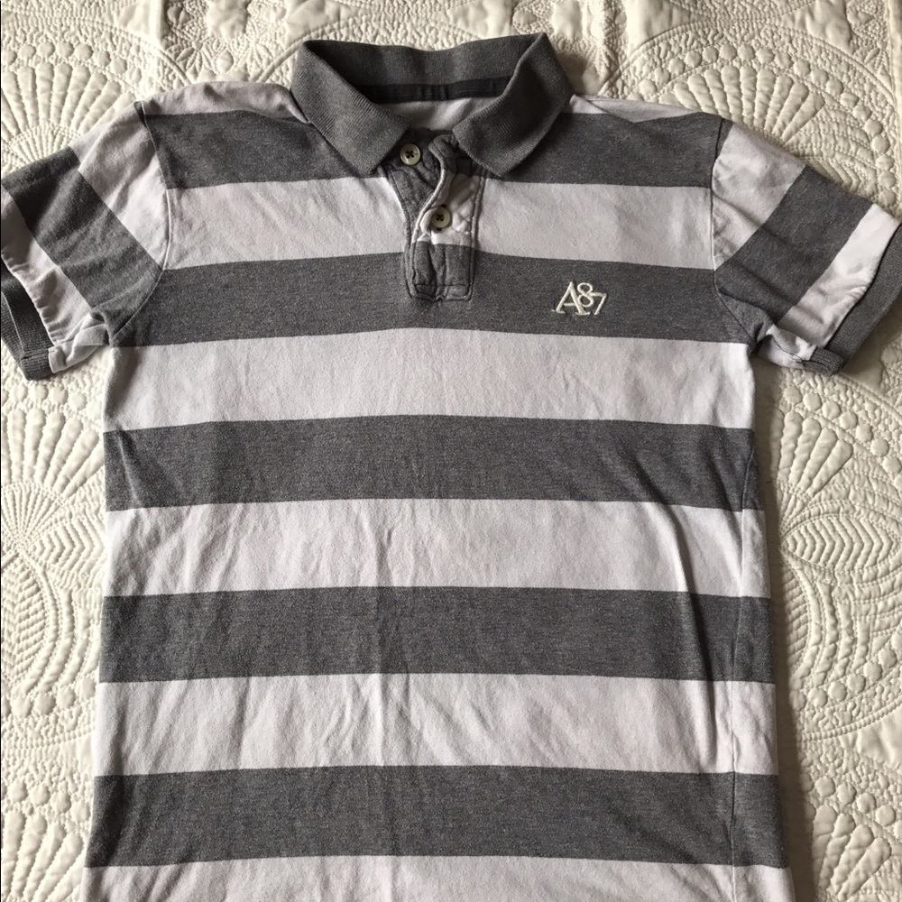 Boys Aeropostale Gray & White Shirt XS Size 8