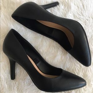 Black pointed toe heels