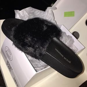 Steve Madden Faux Fur Slides (Girls)