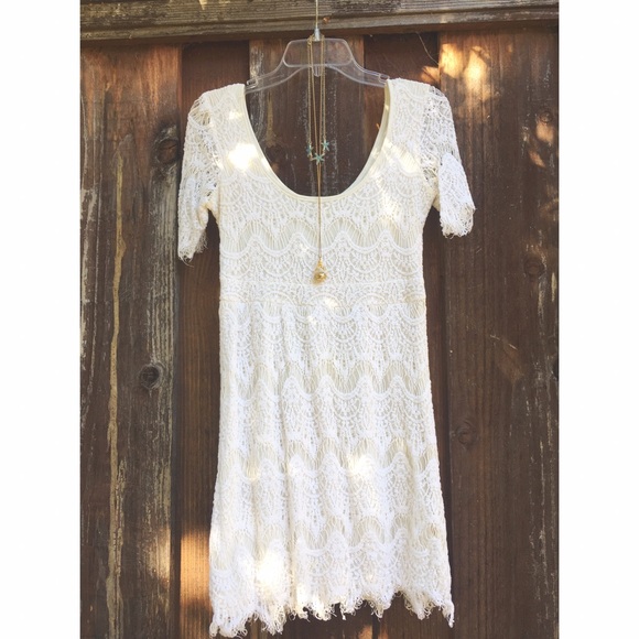 Dresses & Skirts - Ivory lace dress