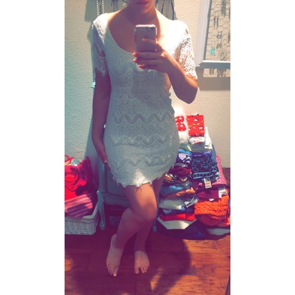 Ivory lace dress - Picture 2 of 3