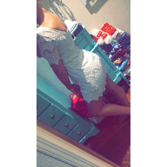 Ivory lace dress - Picture 3 of 3