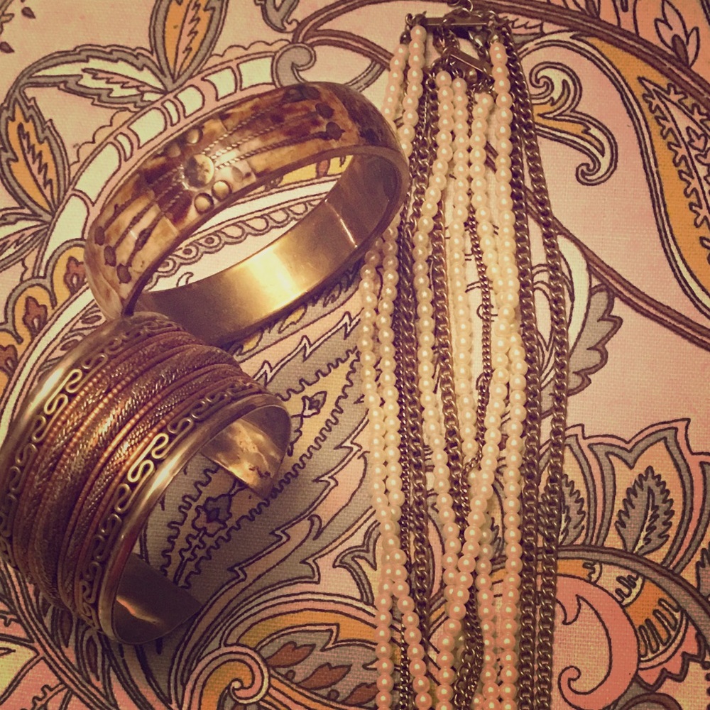 😍2 bracelets and Multi Strand Necklace