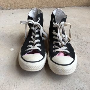 Black and pink women's converse