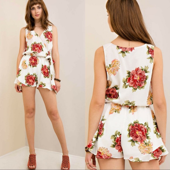 ‼️ALMOST GONE‼️🆕Floral Print Wrap-Style Romper - Picture 3 of 3