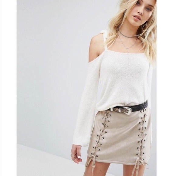 NWT Honey Punch Off Shoulder Ribbon Tie Top - Picture 2 of 5