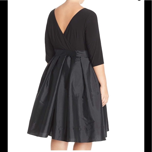 🆕 Adrianna Papell velvet tafetta dress holidays - Picture 2 of 5