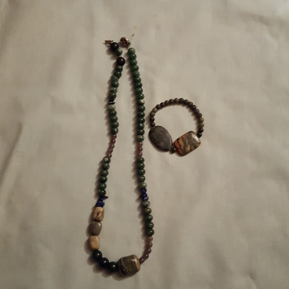 Necklace and bracelet set