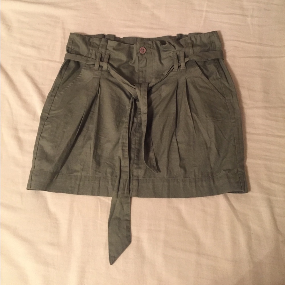 Kaki skirt (NEVER WORN!)