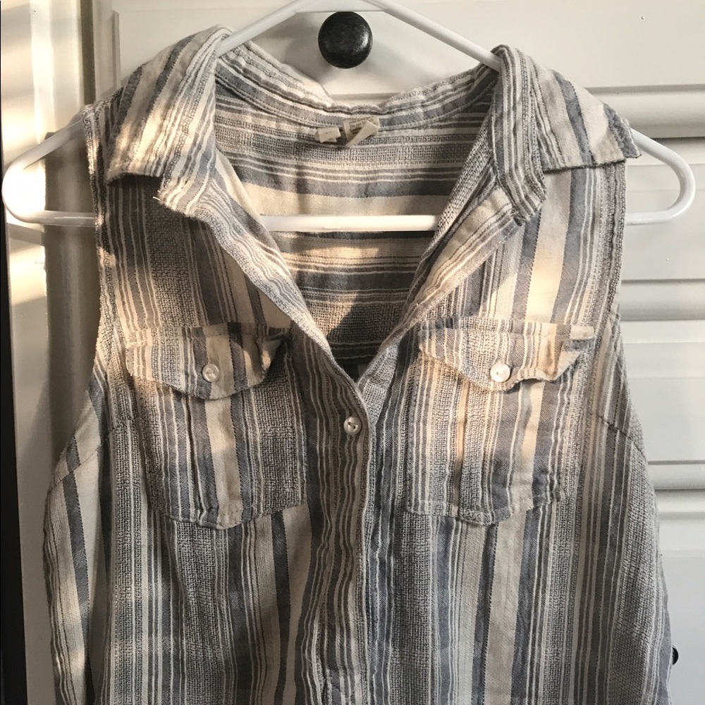 SLEEVELESS DESERT BUTTON DOWN VEST