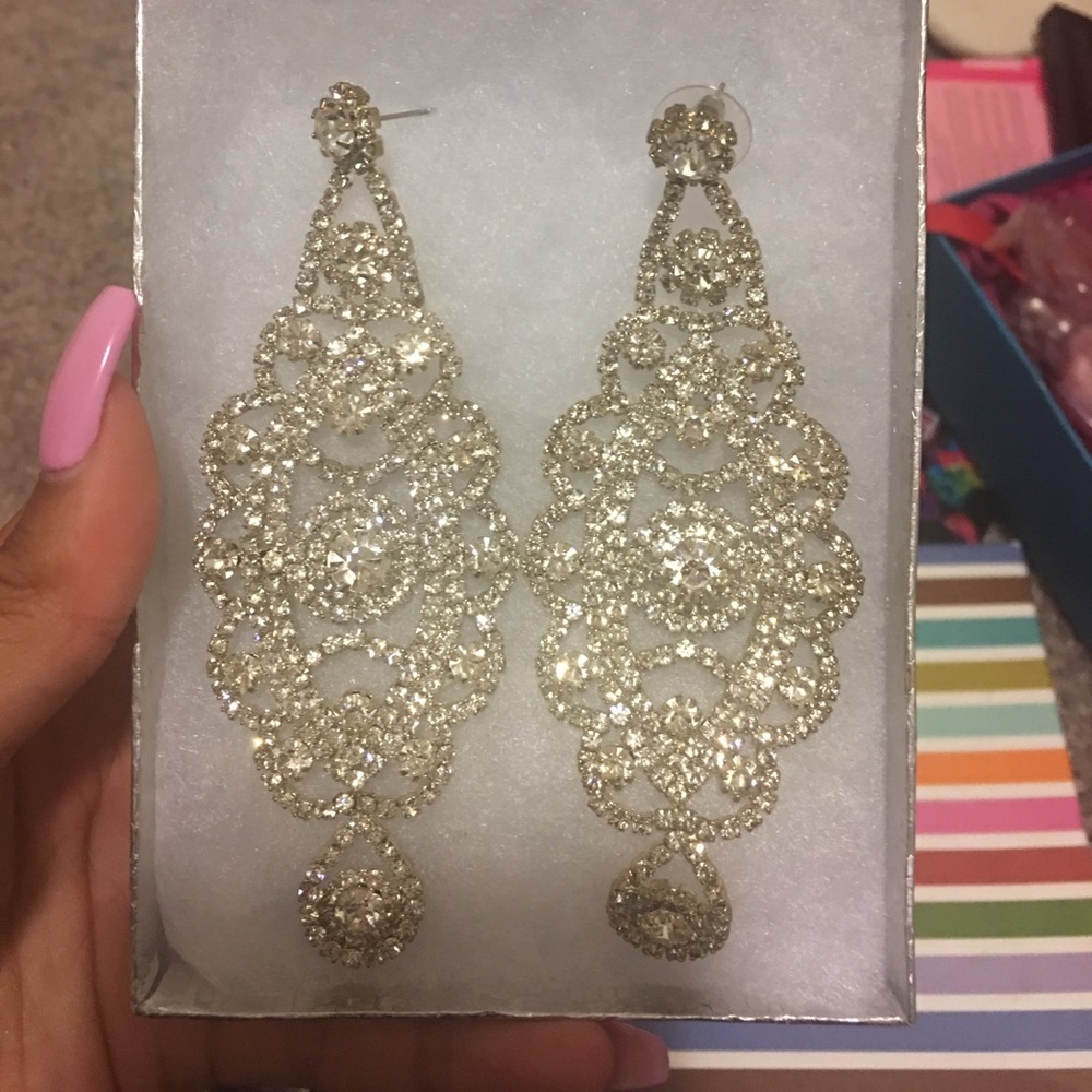 GORGEOUS EARRINGS