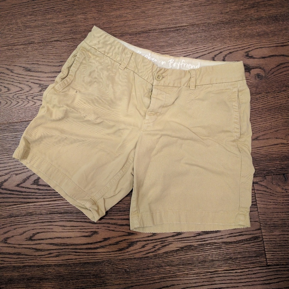 J. Crew broken in boyfriend Chino shorts size 4