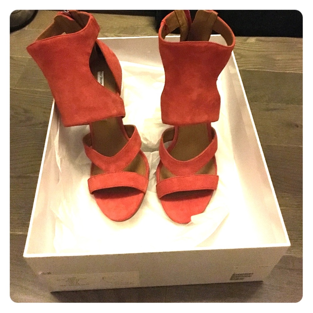 LEAVING 🔜🌟& Other Stories light red heels ❤️