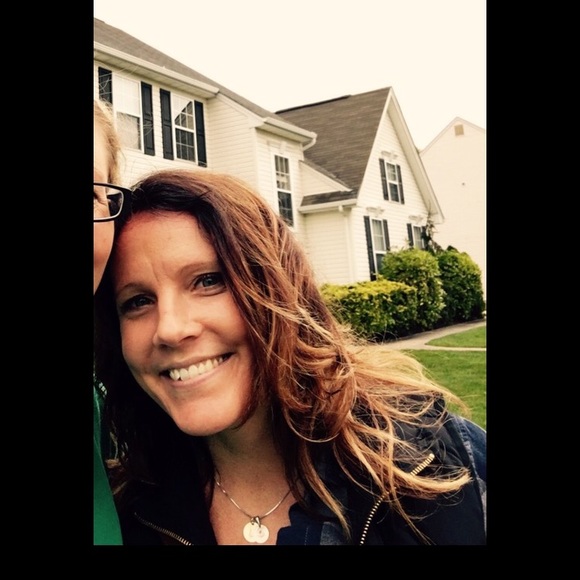 Meet your Posher, Lisa - Picture 2 of 2