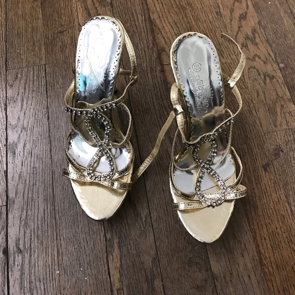 SEXY GOLD HEEL
