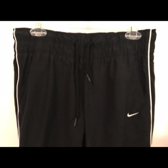 Nike Black Active Athletic Capri Pants Medium NWOT - Picture 3 of 4