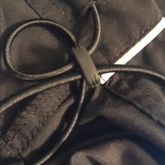 Nike Black Active Athletic Capri Pants Medium NWOT - Picture 4 of 4