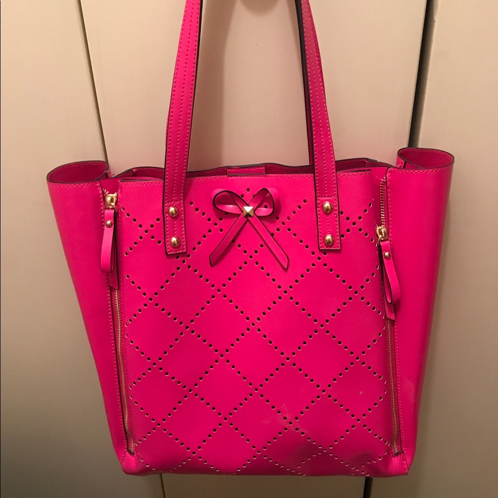 Hot pink medium sized purse