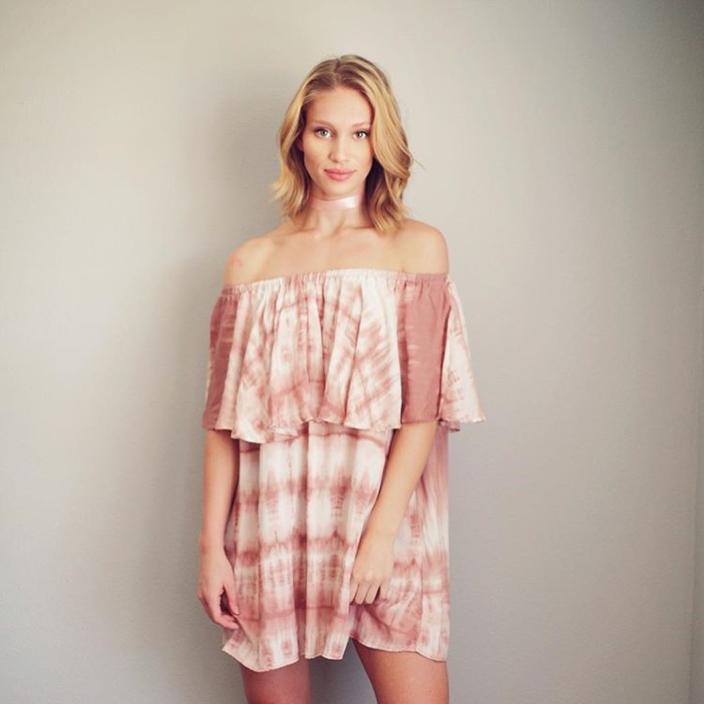 Wonderland Honolulu off the shoulder dress!