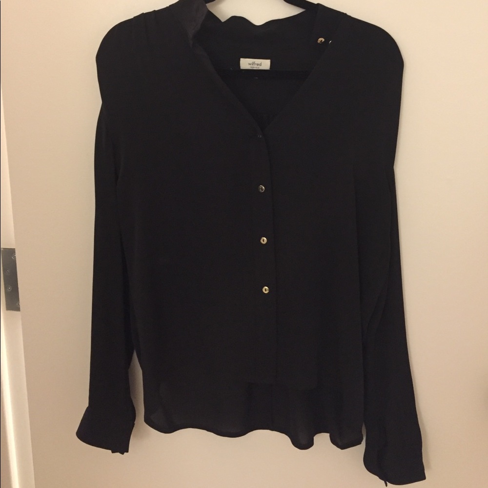 Aritizia black blouse