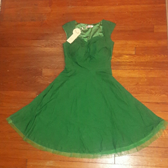 Dresses & Skirts - 🎄CCO🎄Emerald Green Christmas Dress🎄