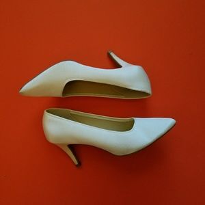 Vintage Ivory Fabric Pumps