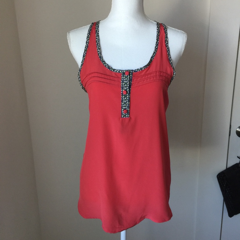 Cute tank with detailed trim