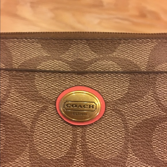 Coach wristlet - Picture 2 of 6