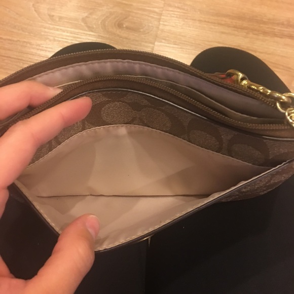 Coach wristlet - Picture 4 of 6