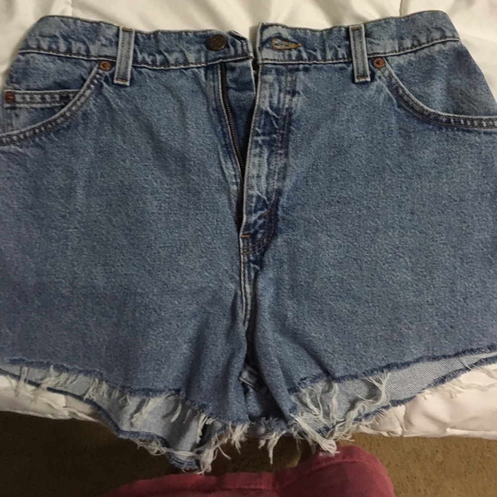 Levi's high waisted shorts! medium wash super cute