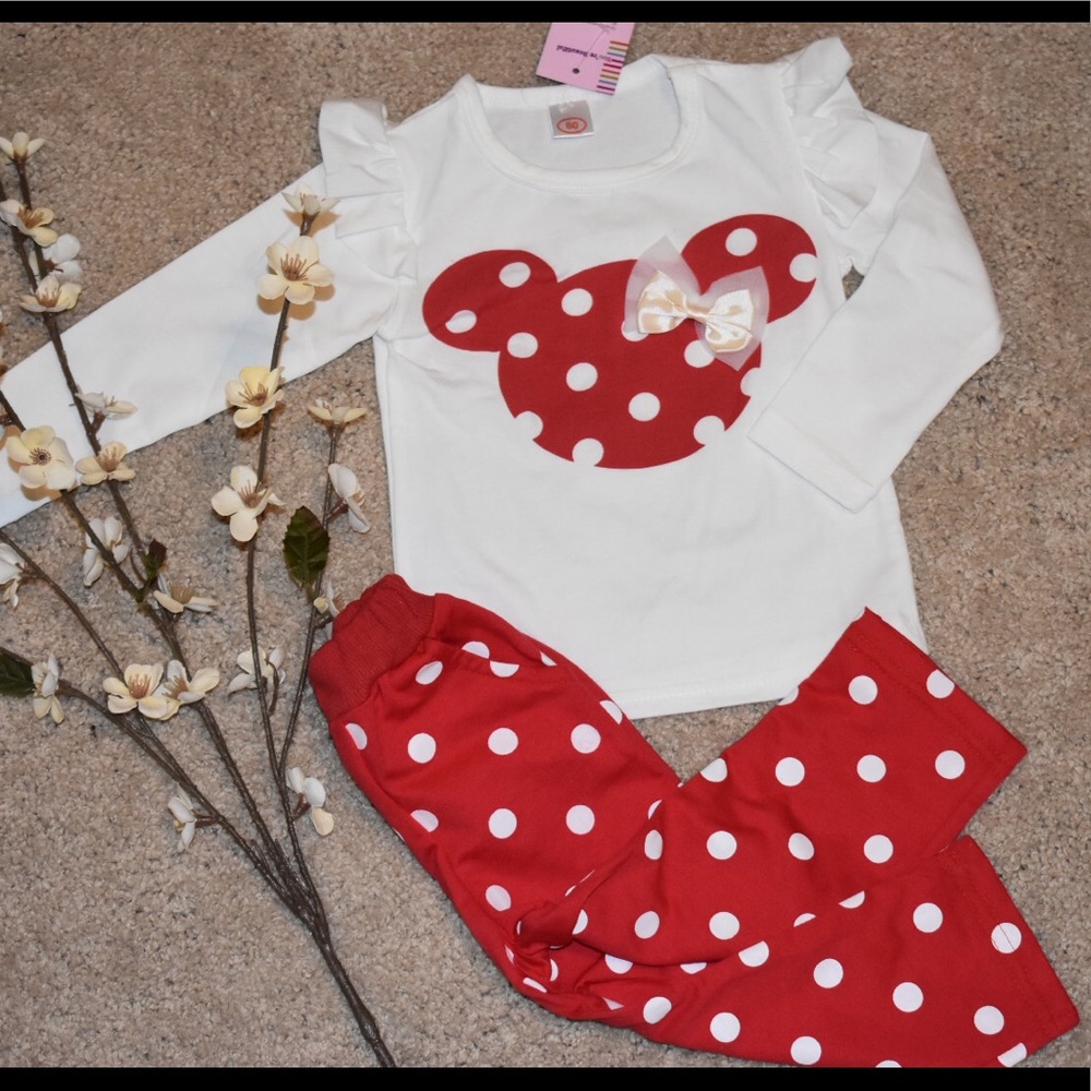 Minnie Mouse red polka dot outfit