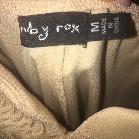 FANCY BEIGE/GOLD DRESS SIZE M - Picture 3 of 4