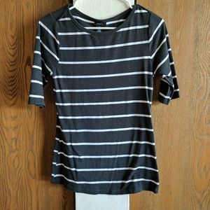 Quarter sleeve stripe shirt