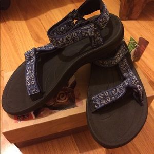 Teva sandals size 8