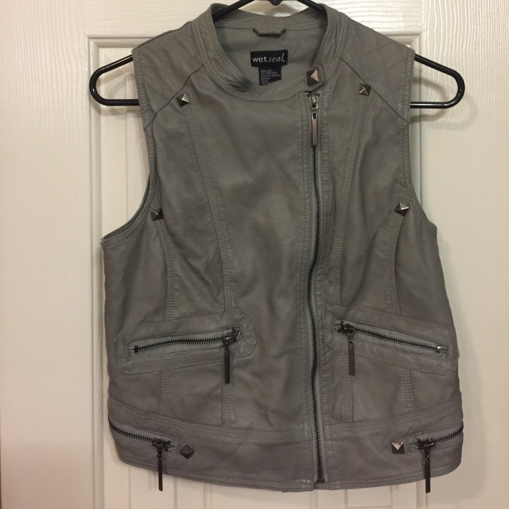 💎Grey studded vest .