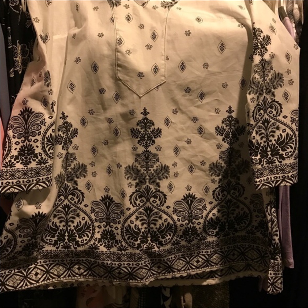 LAST ONE! Black and White Tunic - Picture 3 of 5