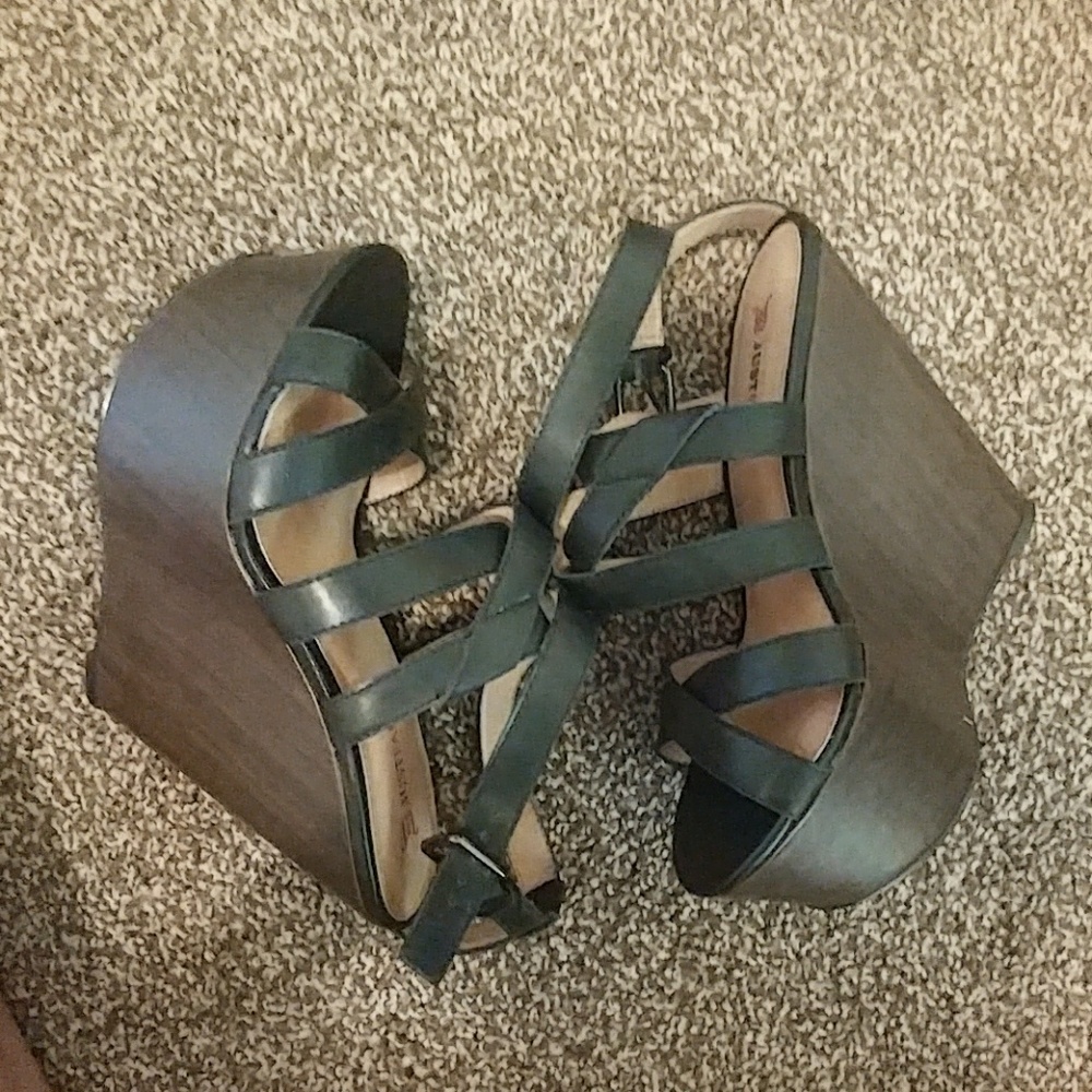 Brown & black wedges