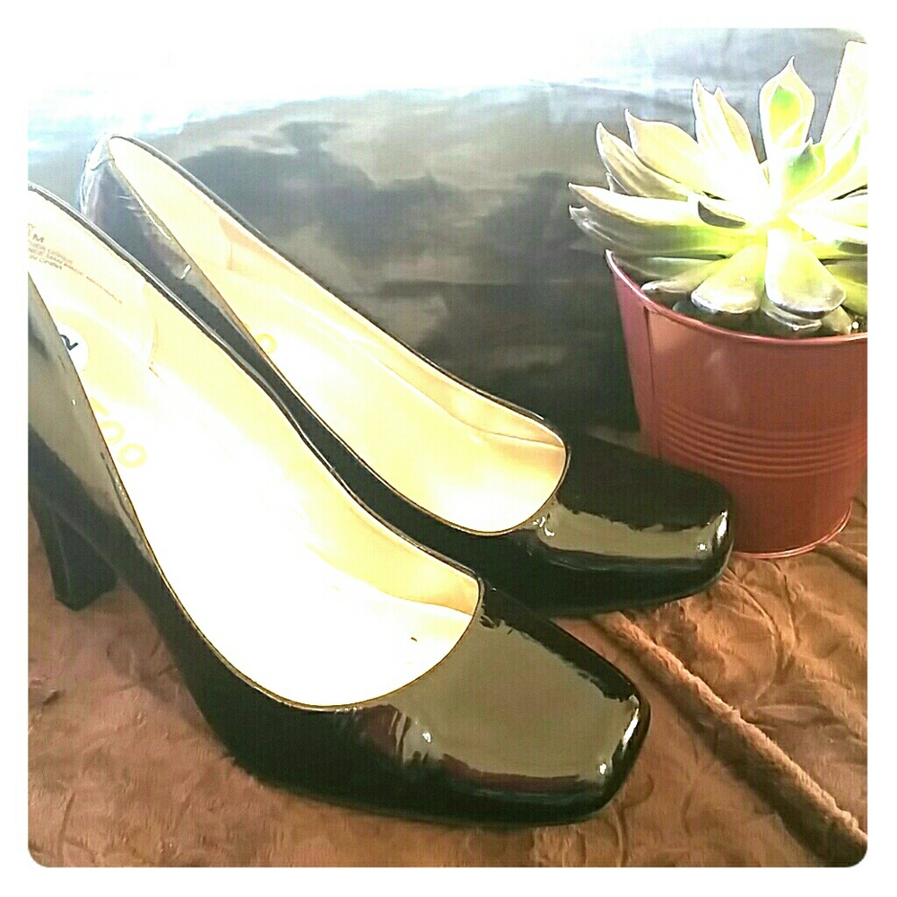 Price drop  Black Patent leather square toe Pumps