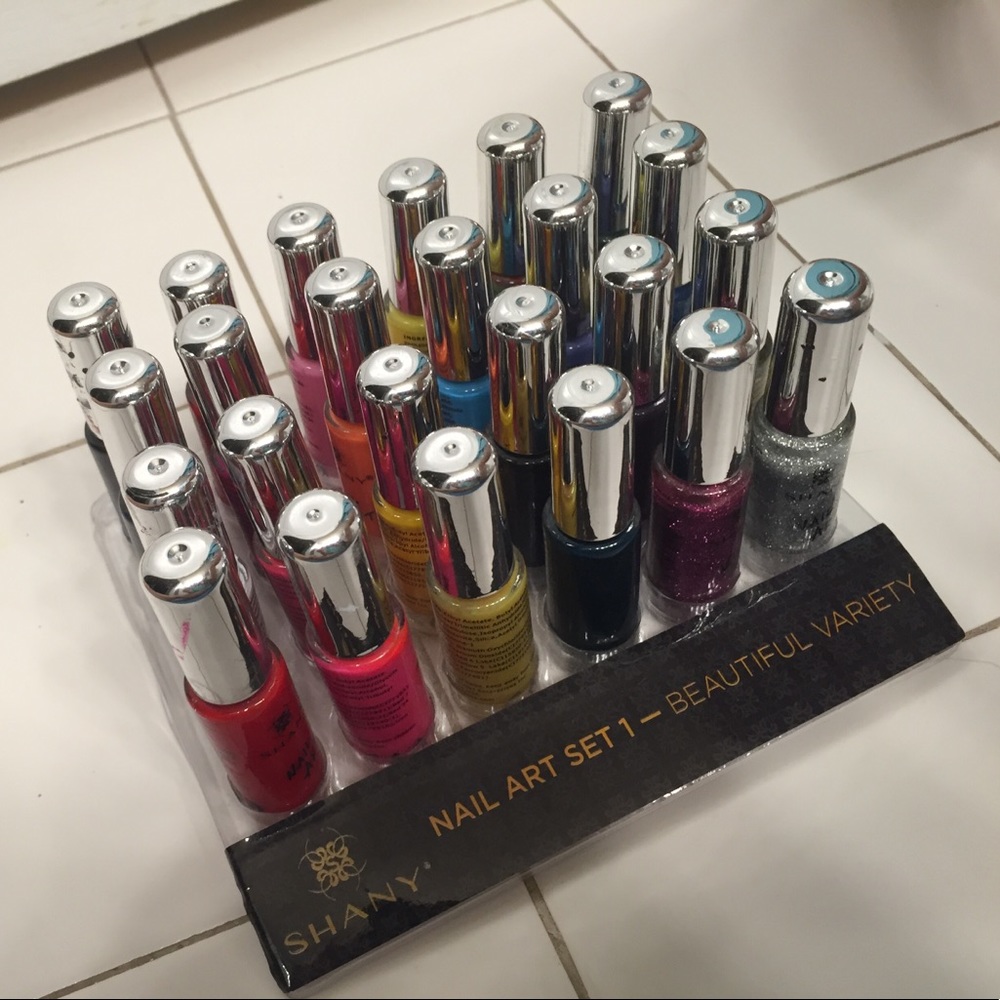 Set of 24 thin tipped nail polishes