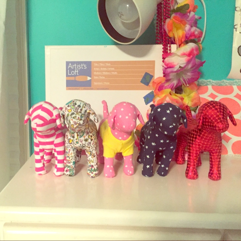 5 Victoria secret pink dogs!