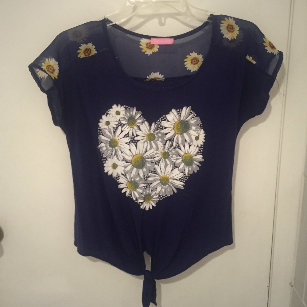 ✨SALE✨Dream Girl Floral Heart Design Blue Top