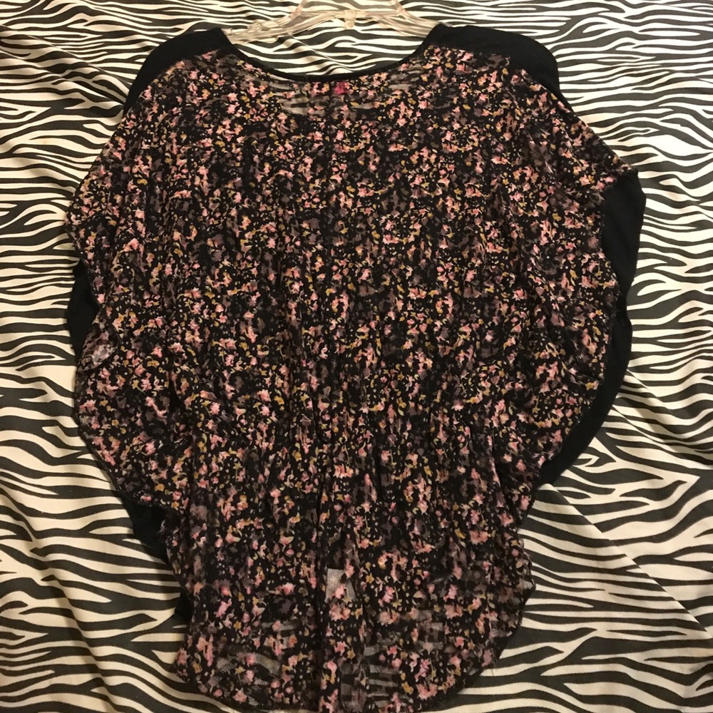 CLEARANCE 🔥Tunic w cinched middle black & flower