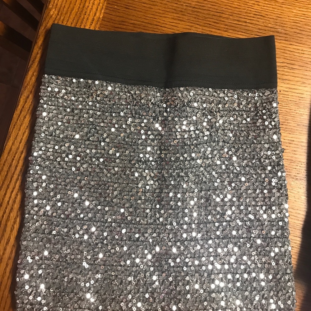 Skirt with sequin