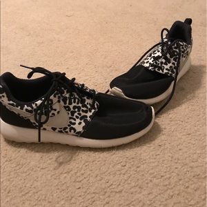 Cheetah Print Nike Rosche Run