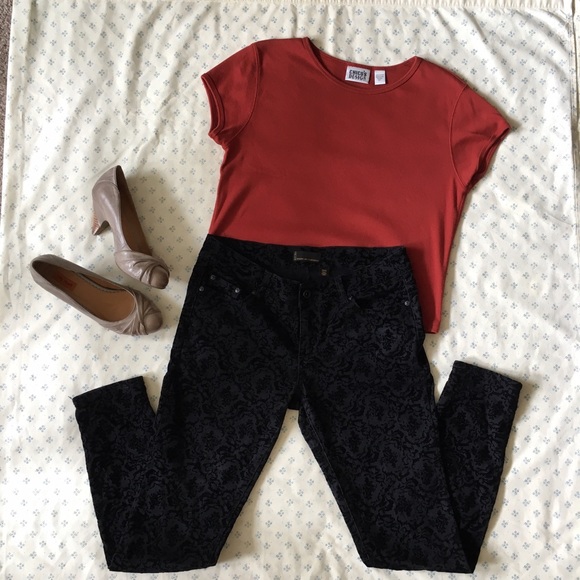 Embossed, patterned black skinny pants (29/8) - Picture 2 of 5