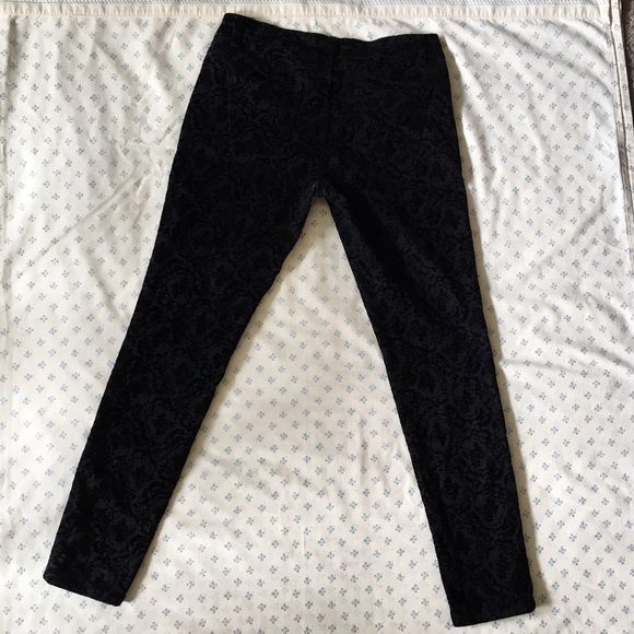 Embossed, patterned black skinny pants (29/8) - Picture 4 of 5