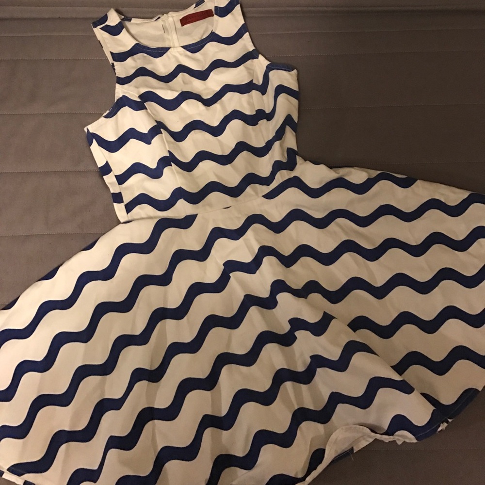 ☀️☀️☀️blue and white wave dress