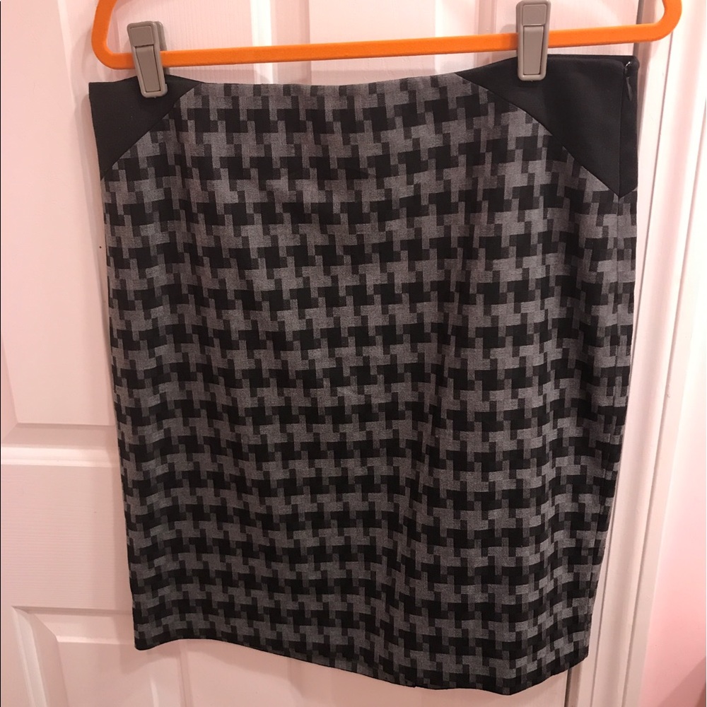 CCO✨🦋SJC014🦋The Limited Pencil Skirt