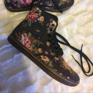 Floral Sneaker Dr. Marten