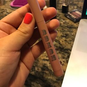Buxom lip foundation